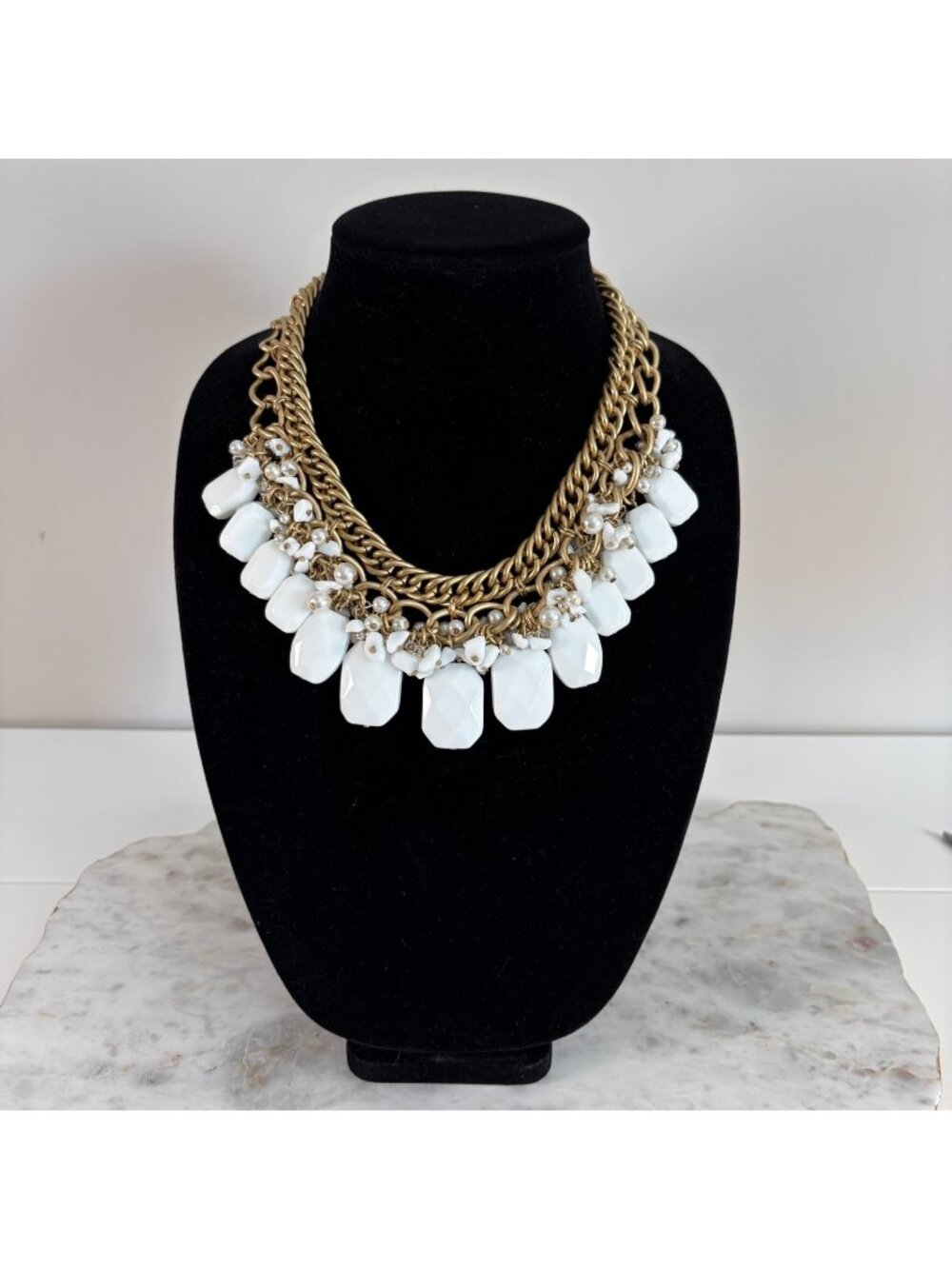 Lilly Pulitzer Roxie Resort Gold Tone White Statement Necklace